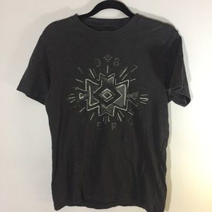 Aeropostale charcoal grey T shirt w/ thread design